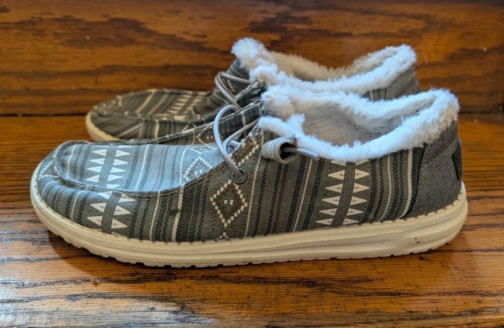 Hey Dude Shearling Wendy Boho Stripe Grey Women’s Size 10 slip-on shoes Boots